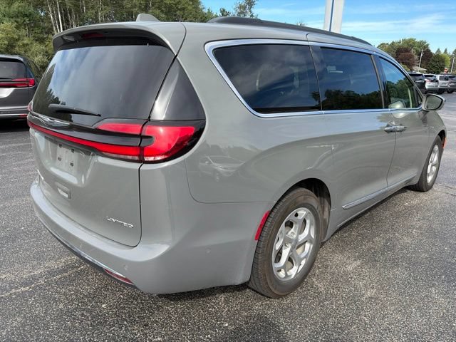 Used 2022 Chrysler Pacifica Limited FWD image 3