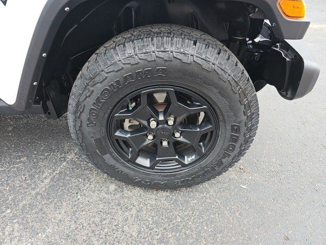 Used 2022 Jeep Gladiator Willys image 10