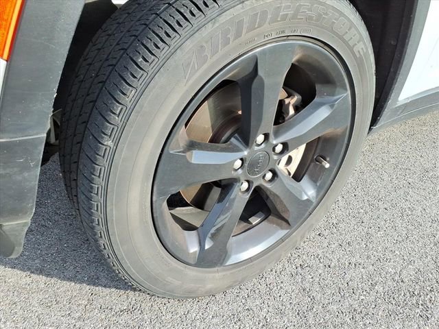 Used 2023 Jeep Grand Cherokee L Laredo AWD/4WD image 4