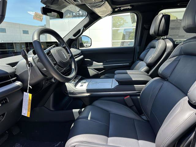 New 2026 Lincoln Navigator L Reserve w/ Jet Appearance Package AWD/4WD image 12