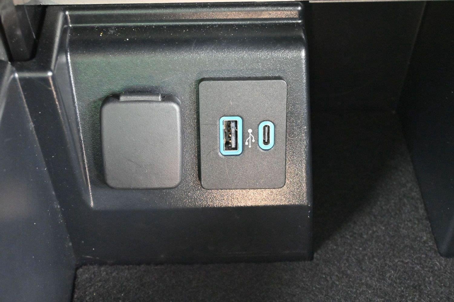 Used 2022 Ford Explorer ST AWD/4WD image 25