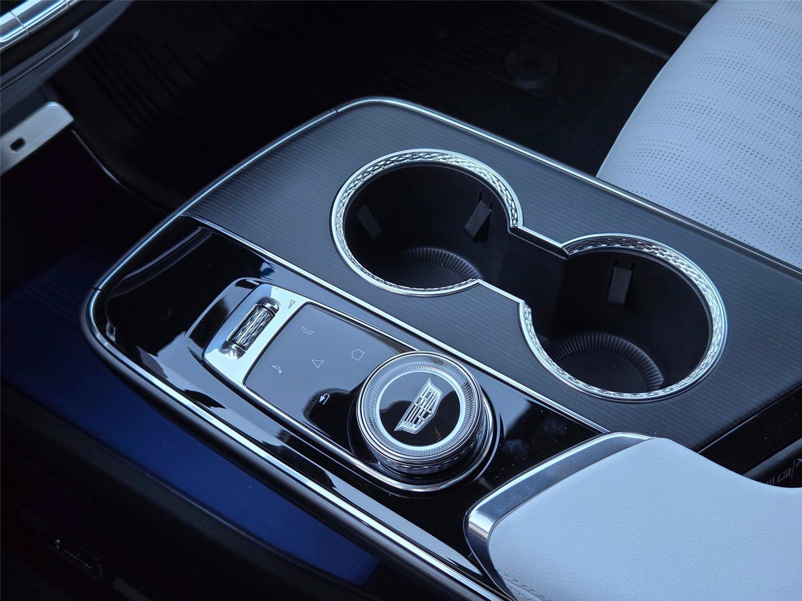New 2026 Cadillac Lyriq Premium Luxury w/ LPO, Floor Liner Package AWD/4WD image 23