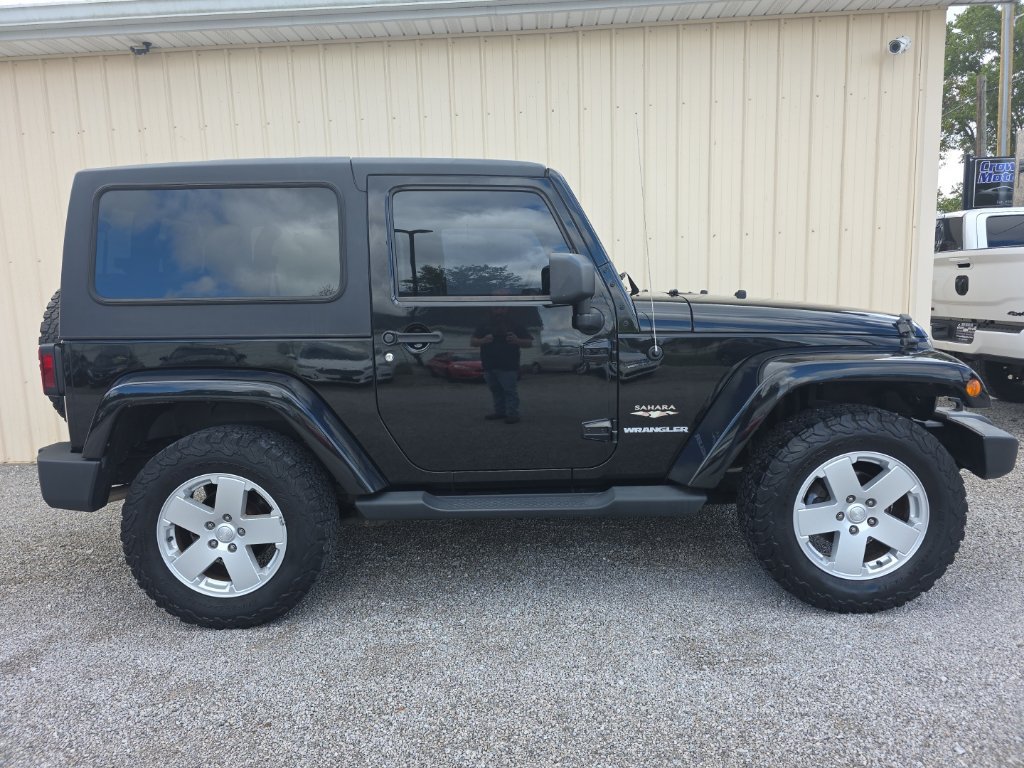 Used 2012 Jeep Wrangler Sahara w/ Connectivity Group AWD/4WD image 3