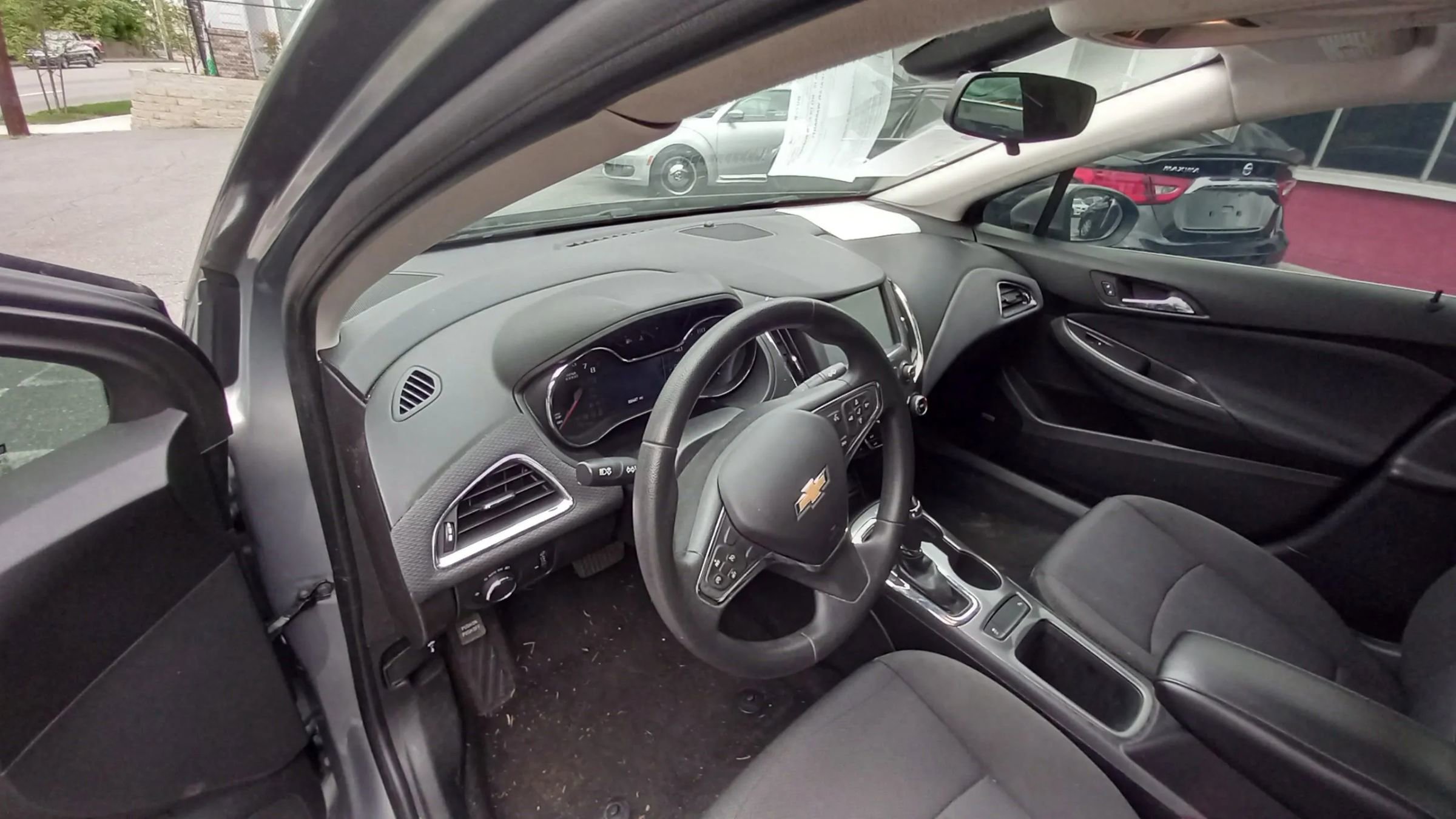 Used 2018 Chevrolet Cruze LT image 8