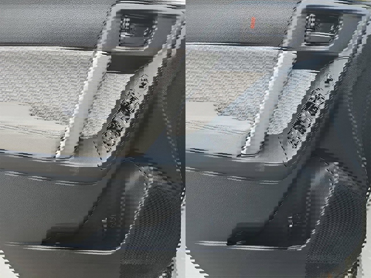 Used 2018 Subaru Forester 2.5i Premium w/ All-Weather Package image 26