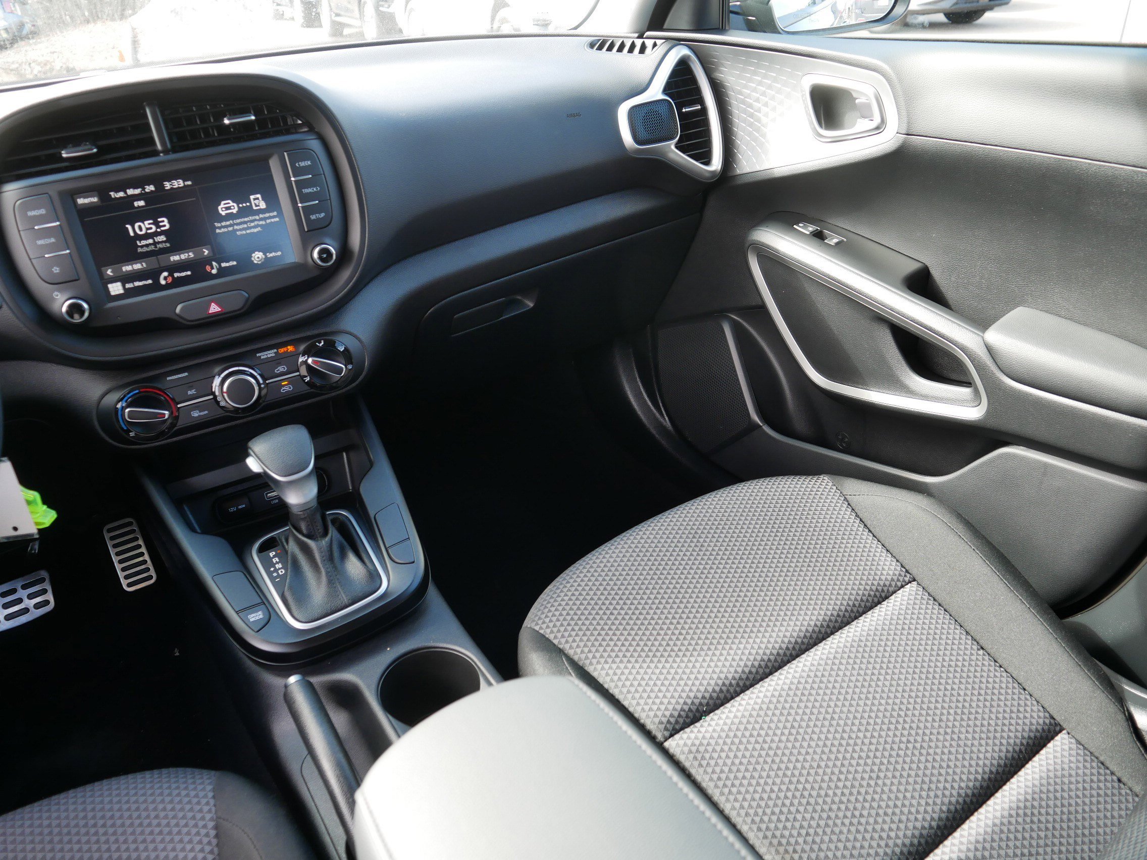 Certified 2025 Kia Soul LX w/ LX Technology Package FWD image 11