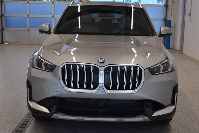 Used 2025 BMW X1 xDrive28i w/ Convenience Package AWD/4WD image 3