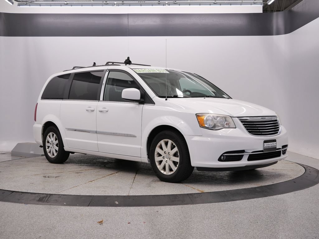 Used 2014 Chrysler Town & Country Touring FWD image 7