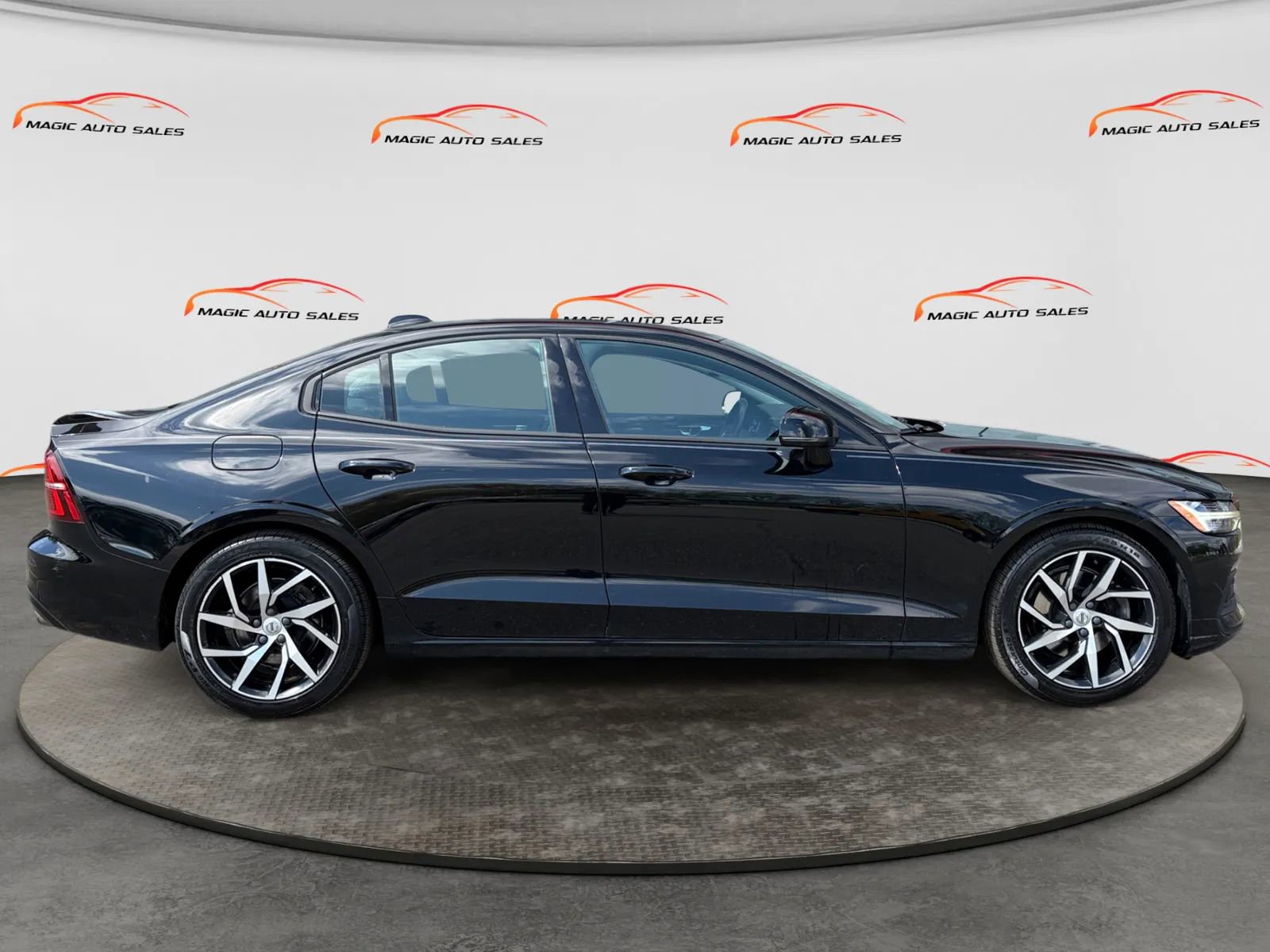 Used 2020 Volvo S60 T5 Momentum w/ Protection Package Premier image 4
