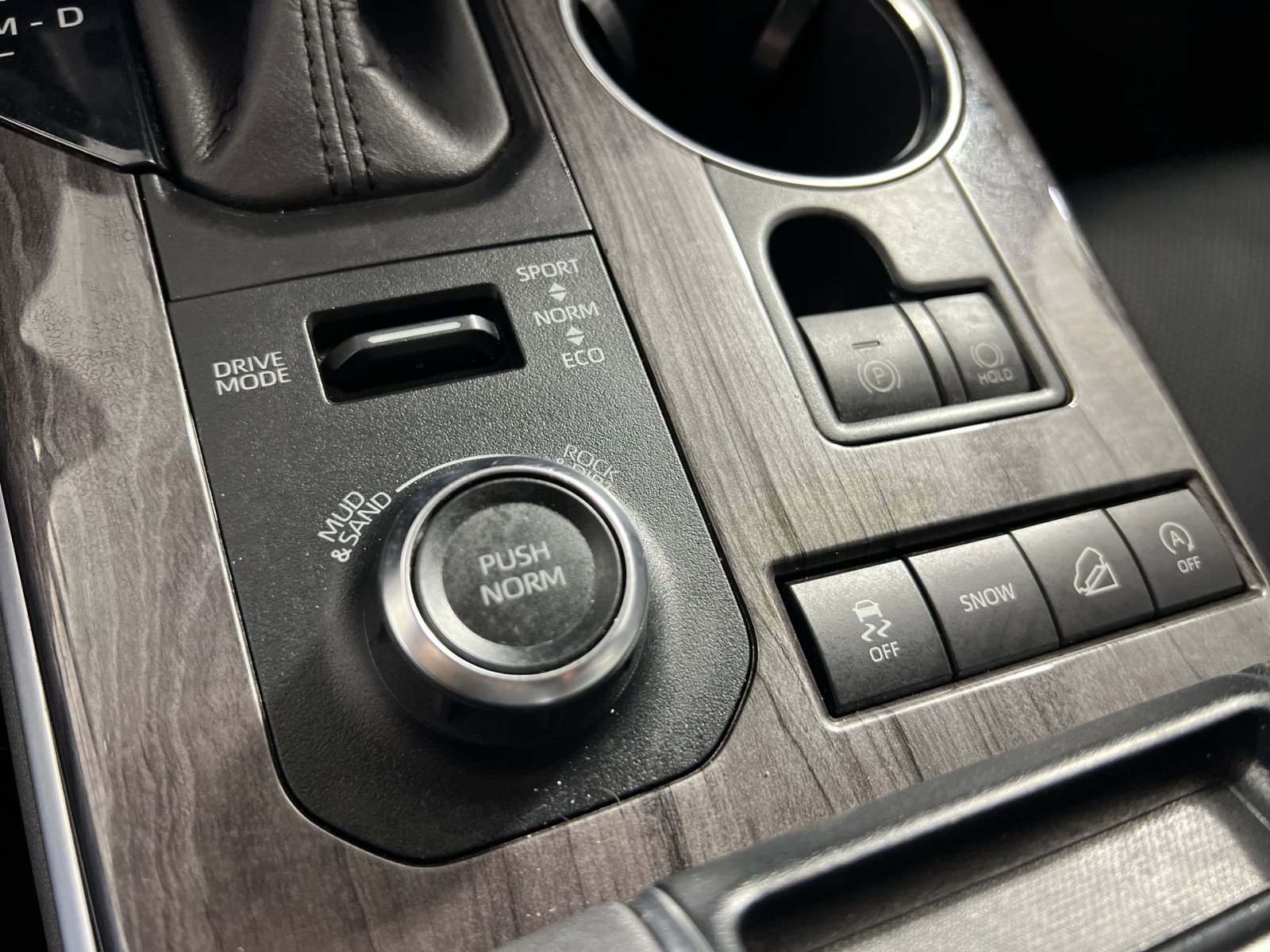 Used 2020 Toyota Highlander Limited image 31