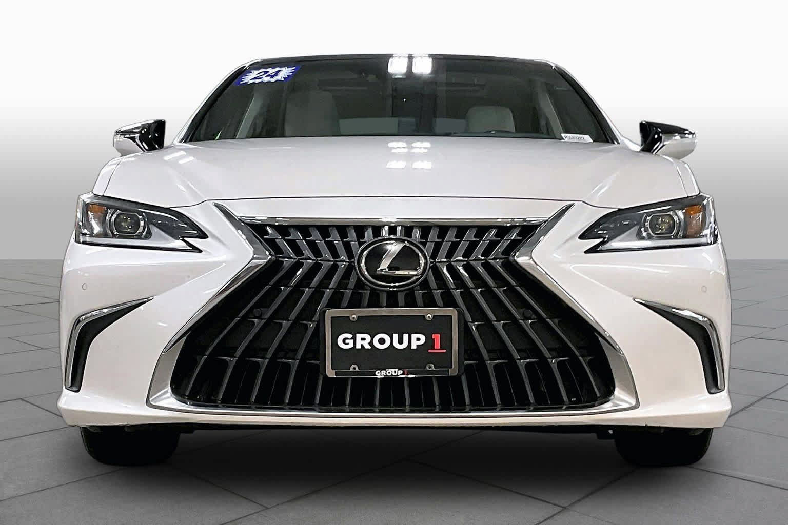 Used 2023 Lexus ES 350 w/ Premium Package FWD image 4