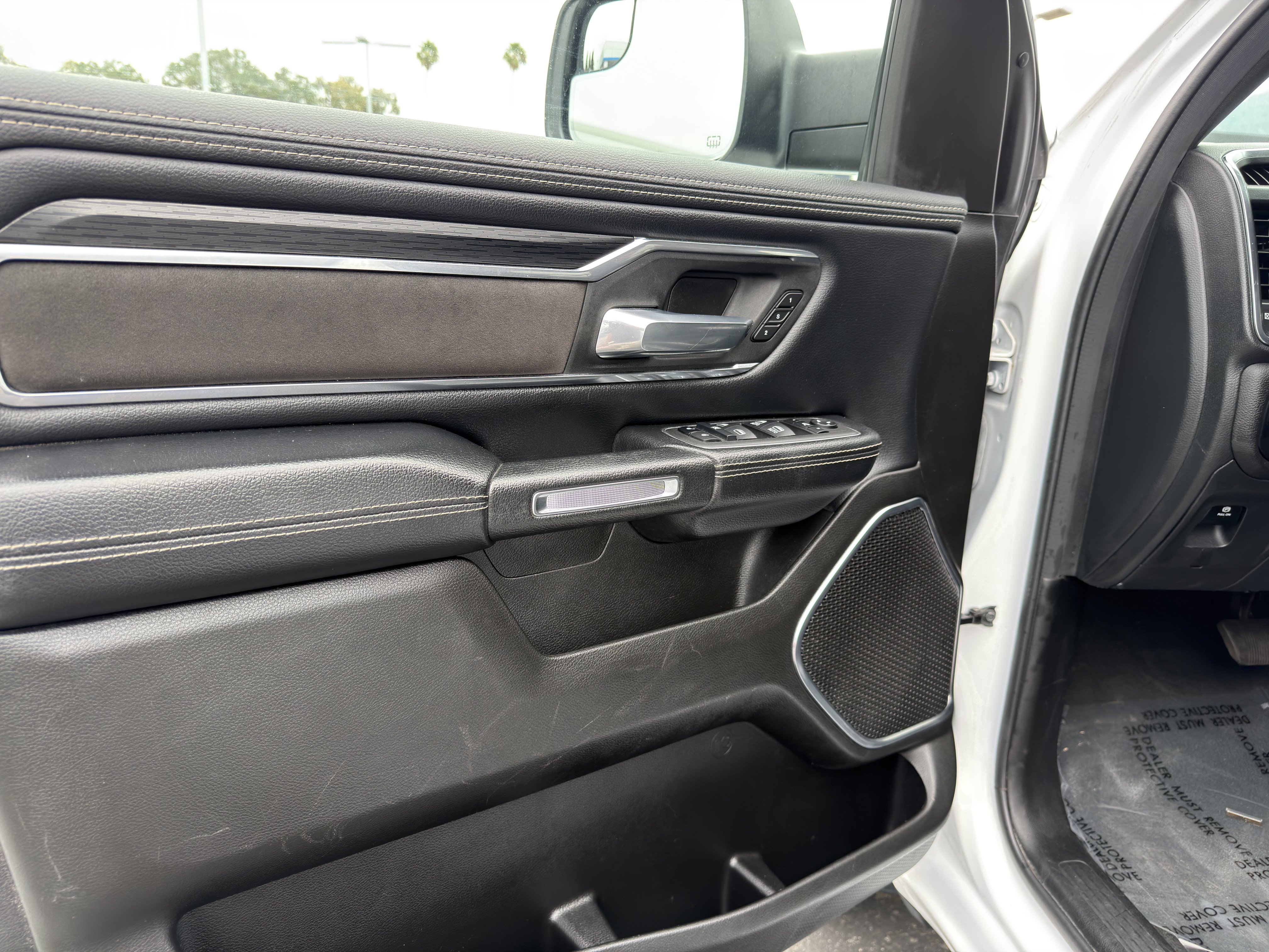 Used 2024 RAM 1500 Laramie AWD/4WD image 24