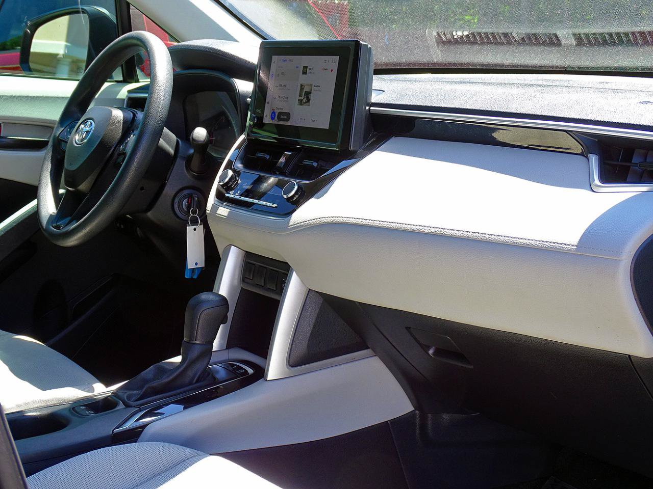 Used 2024 Toyota Corolla Cross L FWD image 32