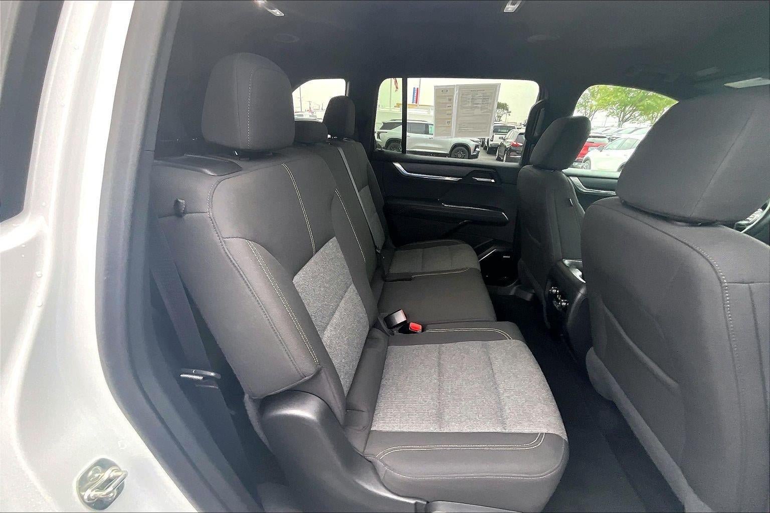 Used 2025 GMC Acadia Elevation FWD image 24