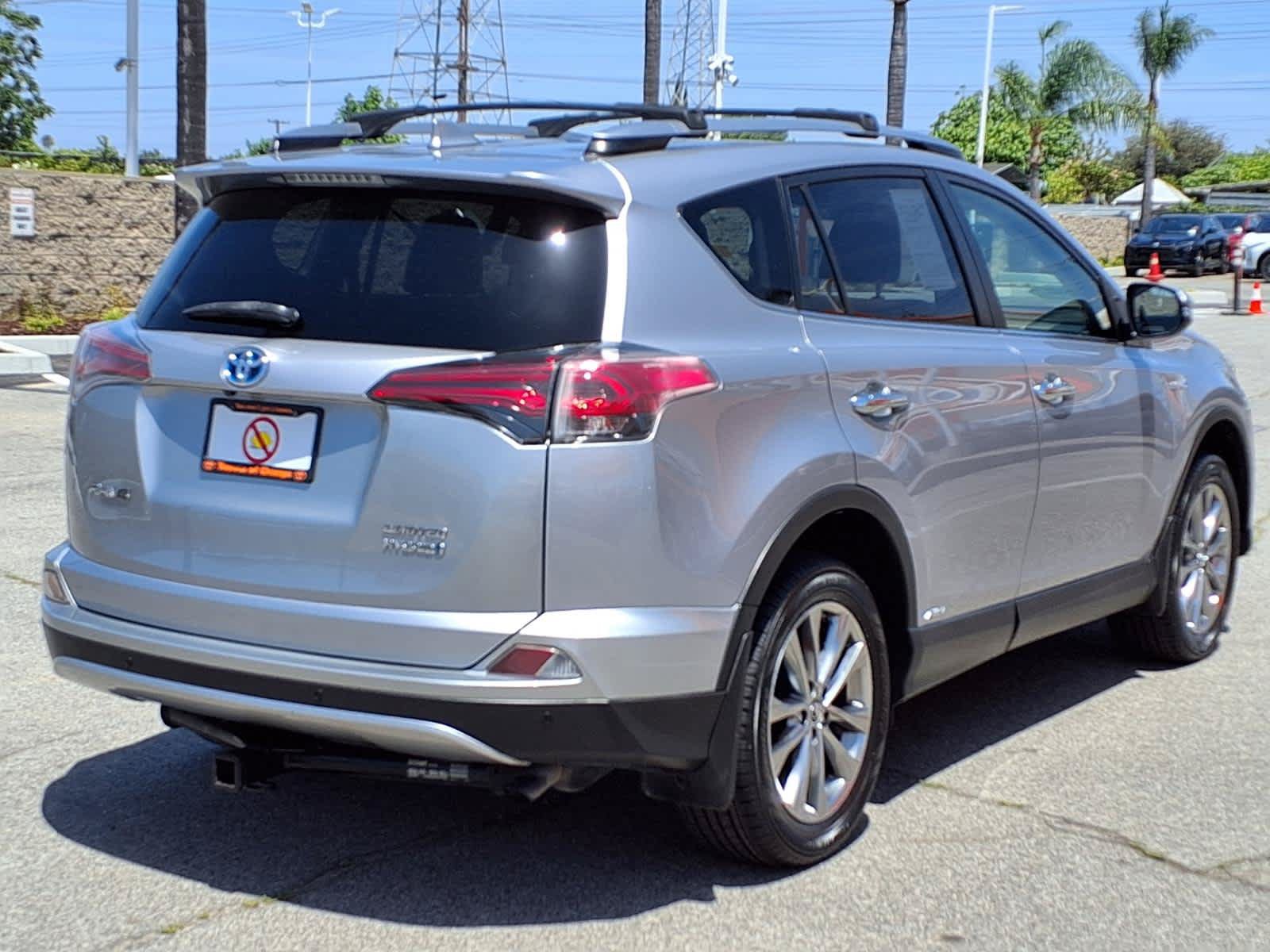 Used 2017 Toyota RAV4 Limited w/ Carpet Mat Package AWD/4WD image 6