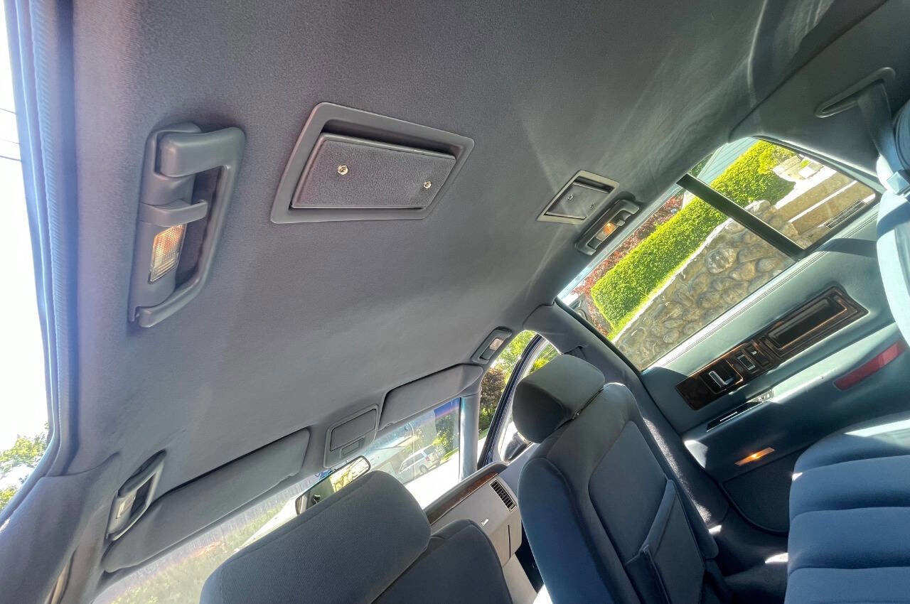 Used 1994 Cadillac Fleetwood Brougham RWD image 13
