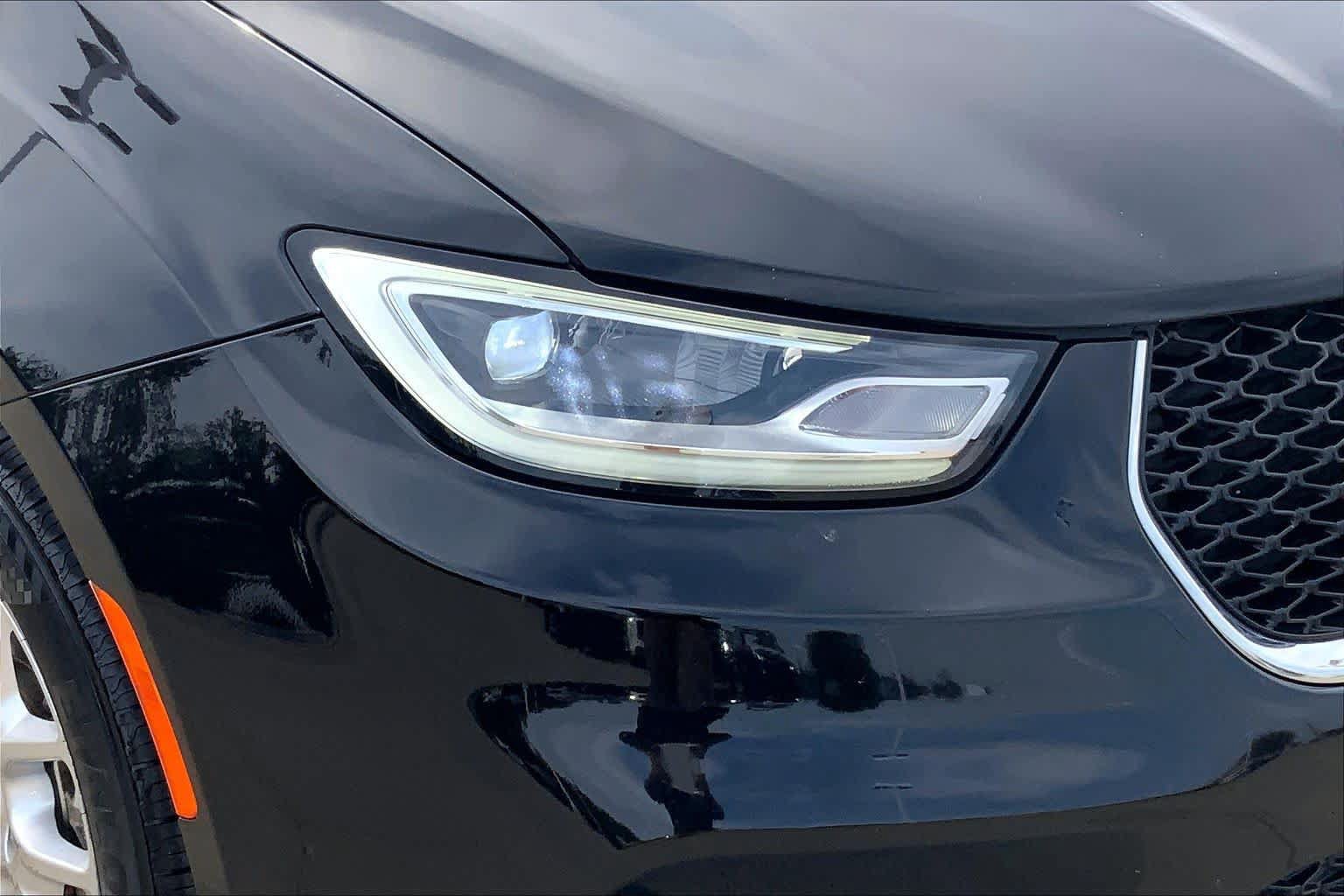 Used 2024 Chrysler Pacifica Touring-L FWD image 27