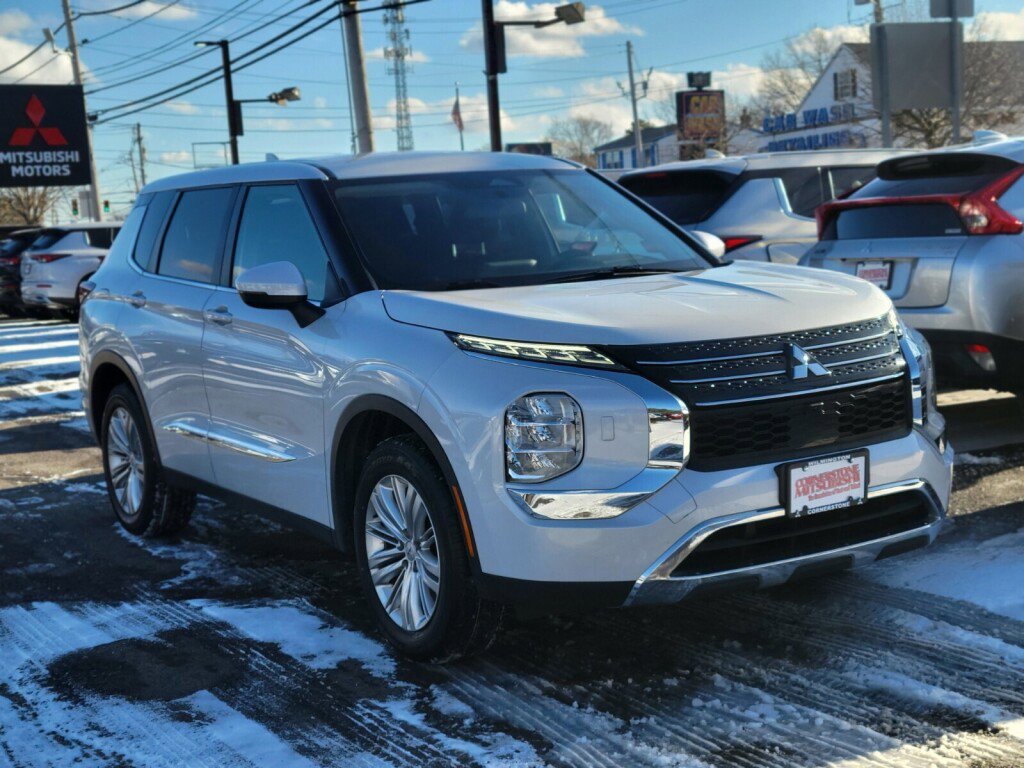 Used 2022 Mitsubishi Outlander ES image 7