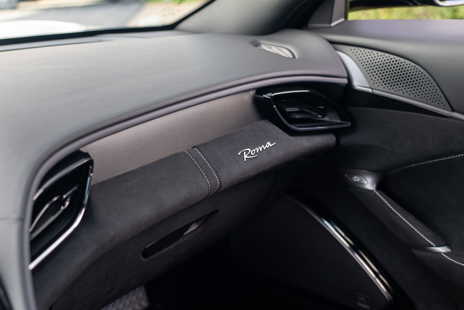 Certified 2022 Ferrari Roma image 39