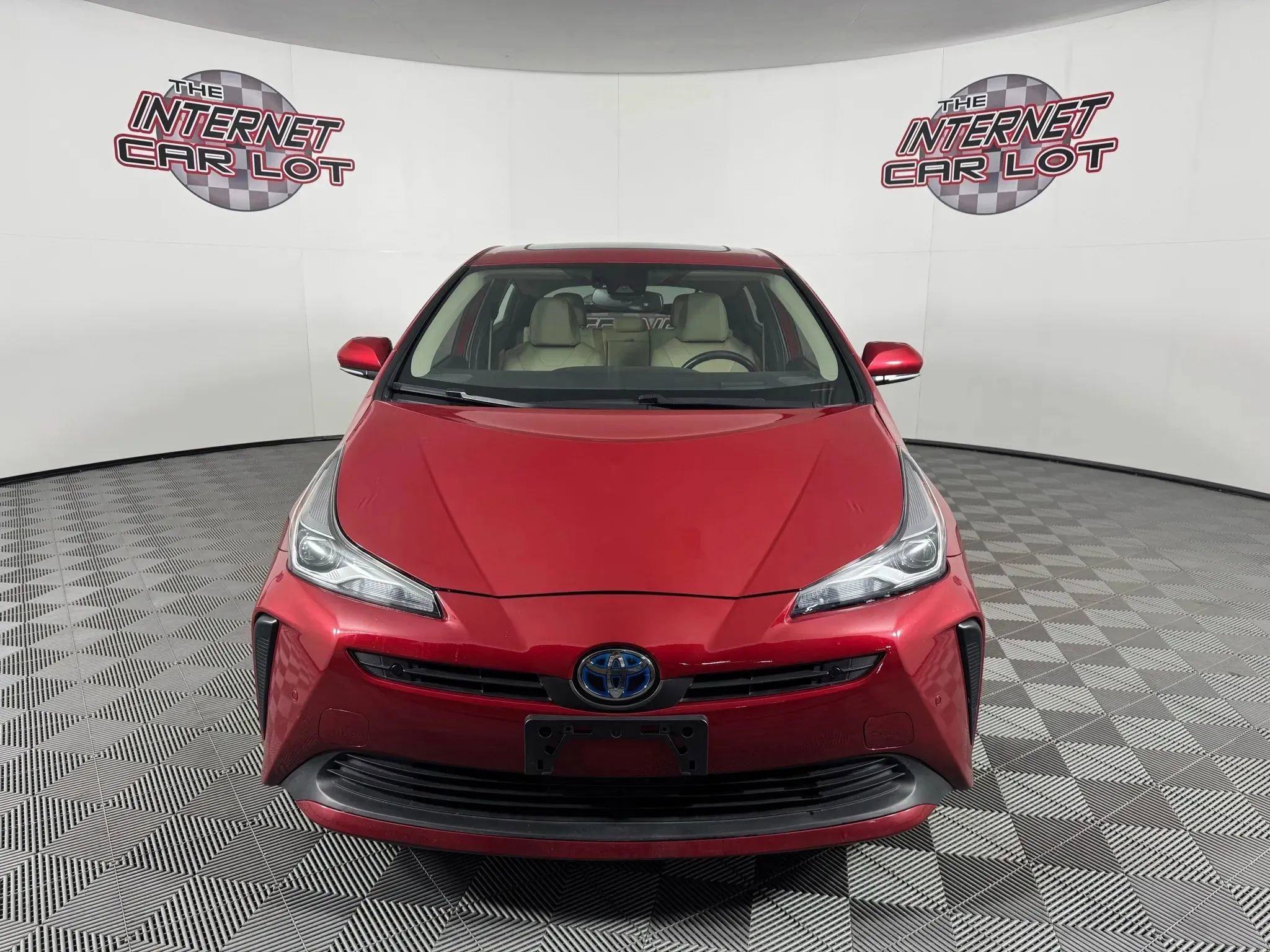 Used 2019 Toyota Prius XLE FWD image 2