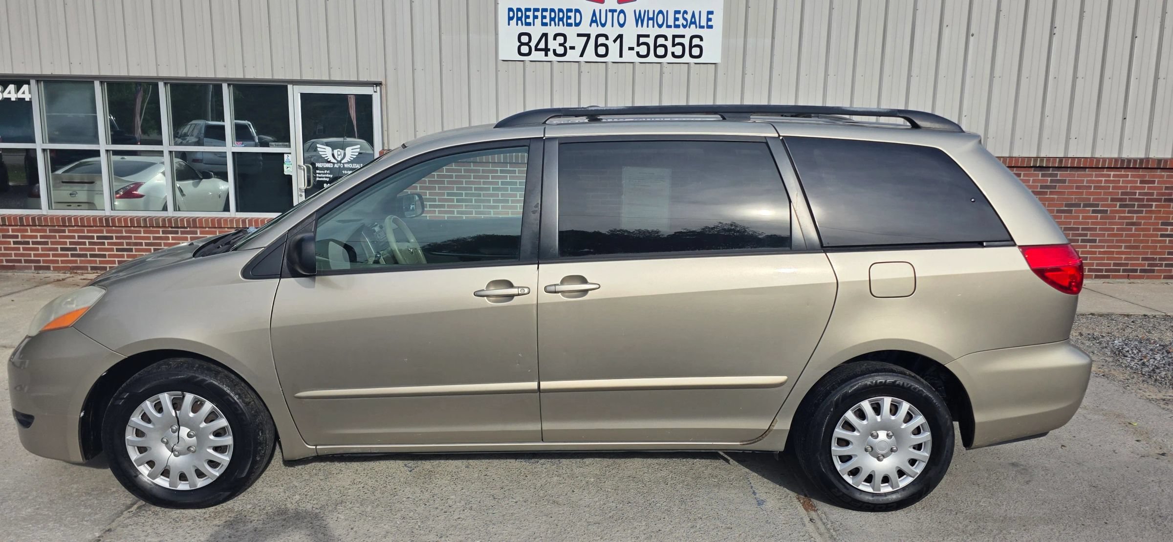 Used 2010 Toyota Sienna CE FWD image 3