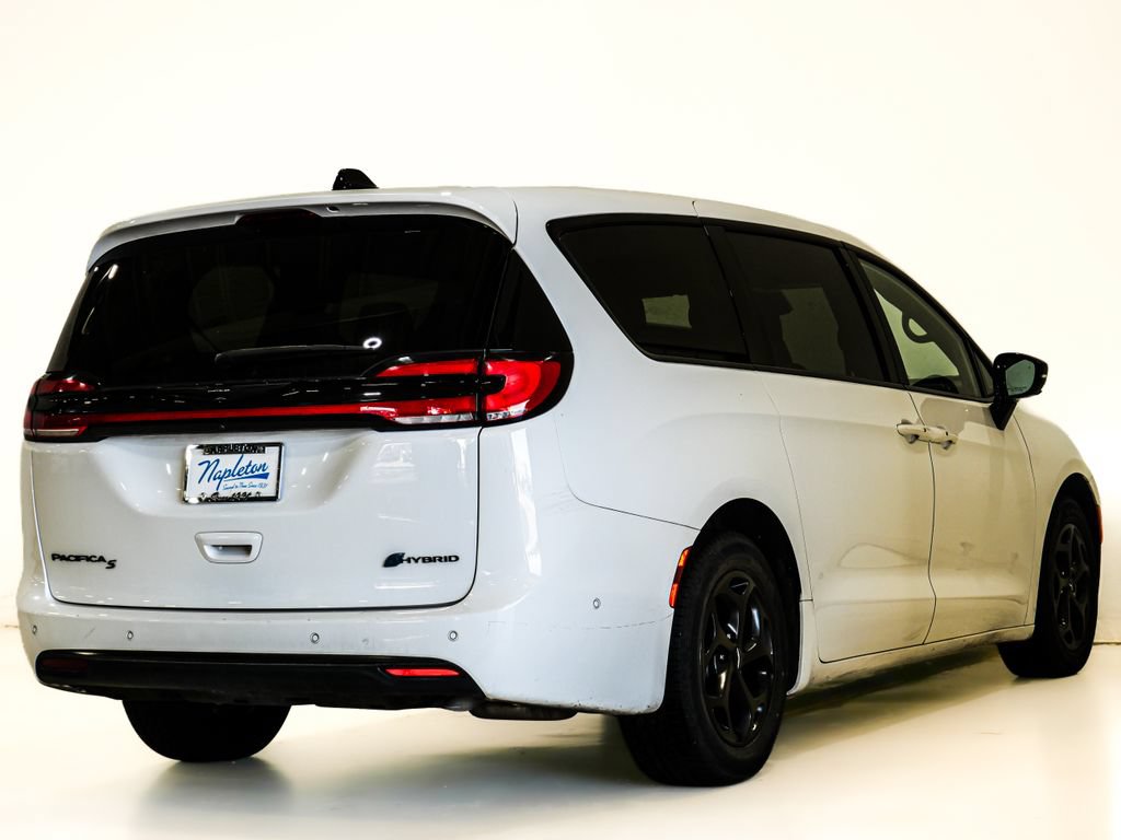 Used 2024 Chrysler Pacifica Limited FWD image 6