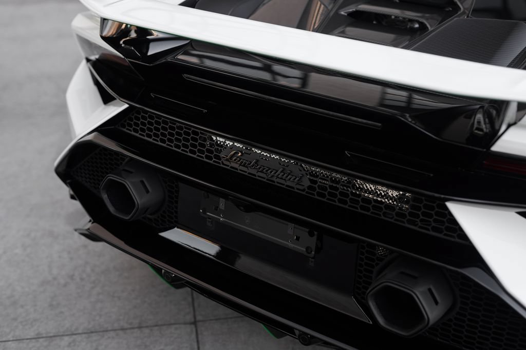 Used 2023 Lamborghini Huracan Tecnica RWD image 10