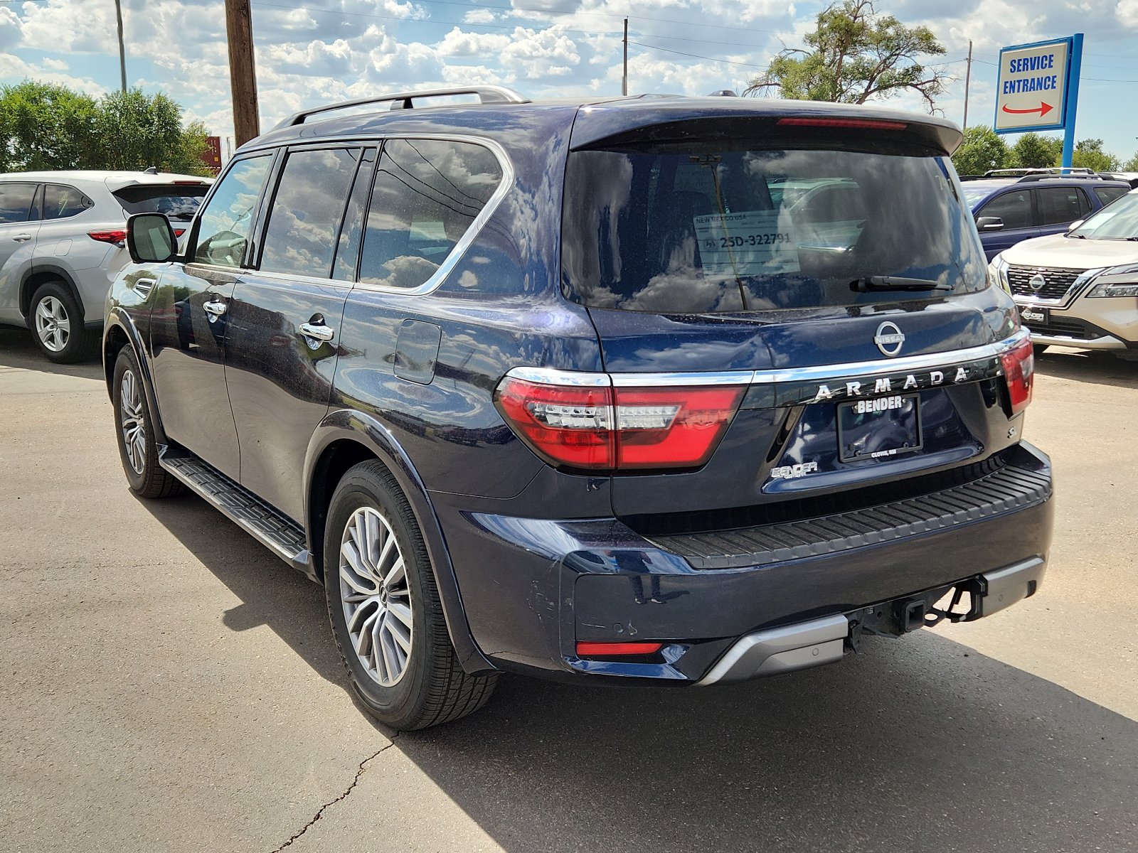 Used 2023 Nissan Armada SL w/ Captain's Chairs Package RWD image 3