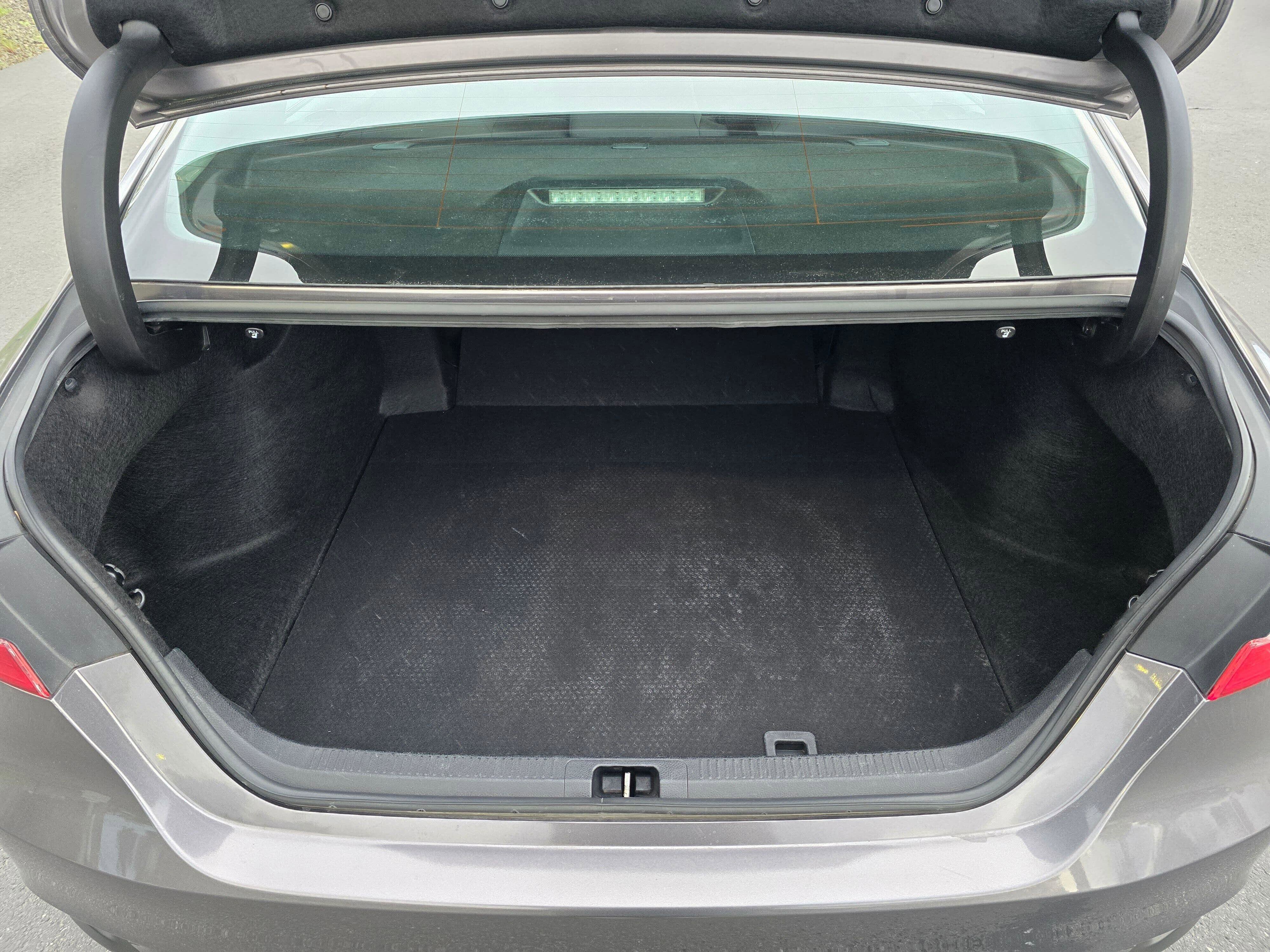 Used 2019 Toyota Camry LE FWD image 14