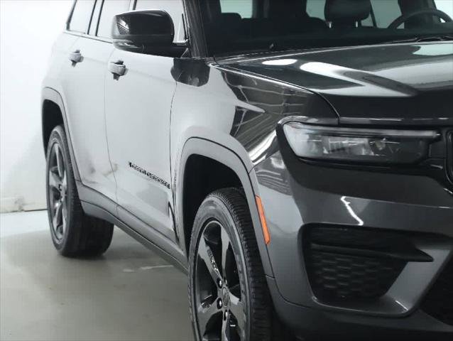 Certified 2024 Jeep Grand Cherokee Altitude image 8