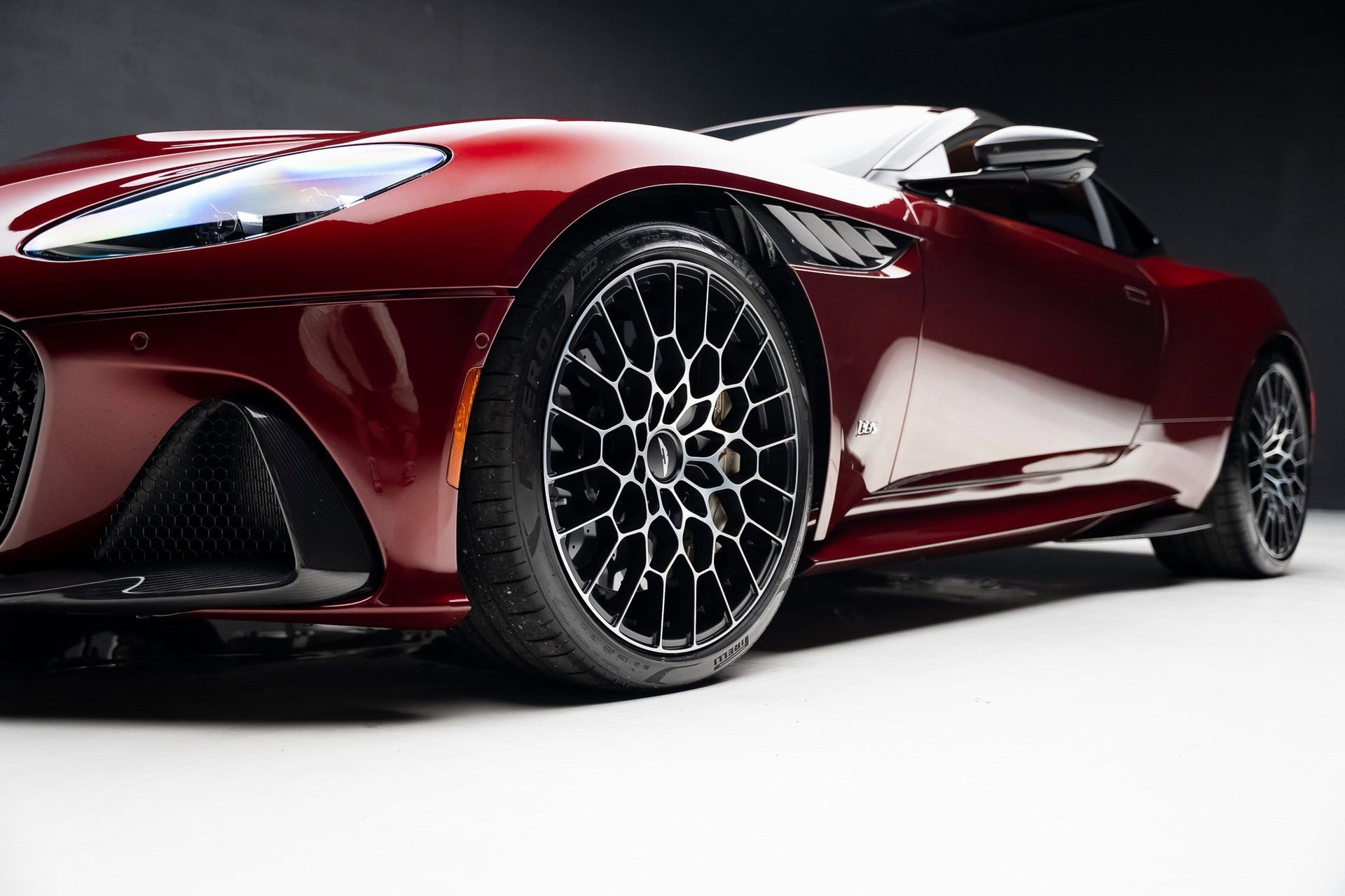 Used 2023 Aston Martin DBS Coupe image 81