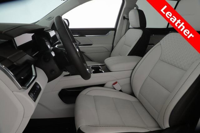 Used 2025 GMC Acadia Denali w/ Super Cruise Package image 16