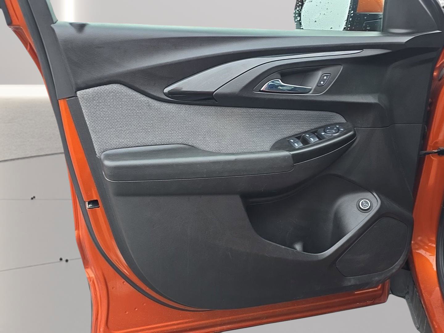 Used 2022 Chevrolet TrailBlazer LT w/ Sun and Liftgate Package AWD/4WD image 31