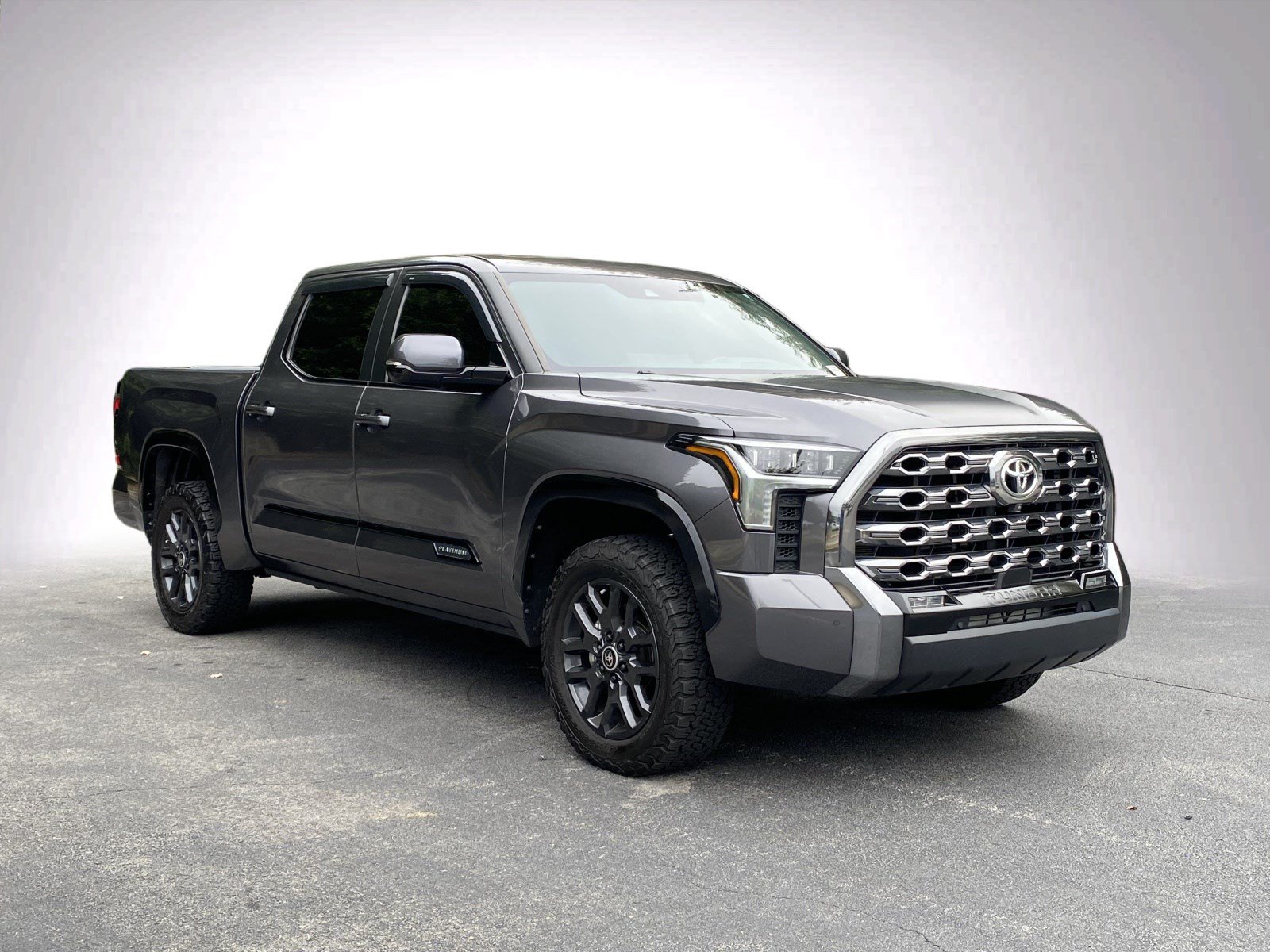 Used 2024 Toyota Tundra Platinum AWD/4WD image 2