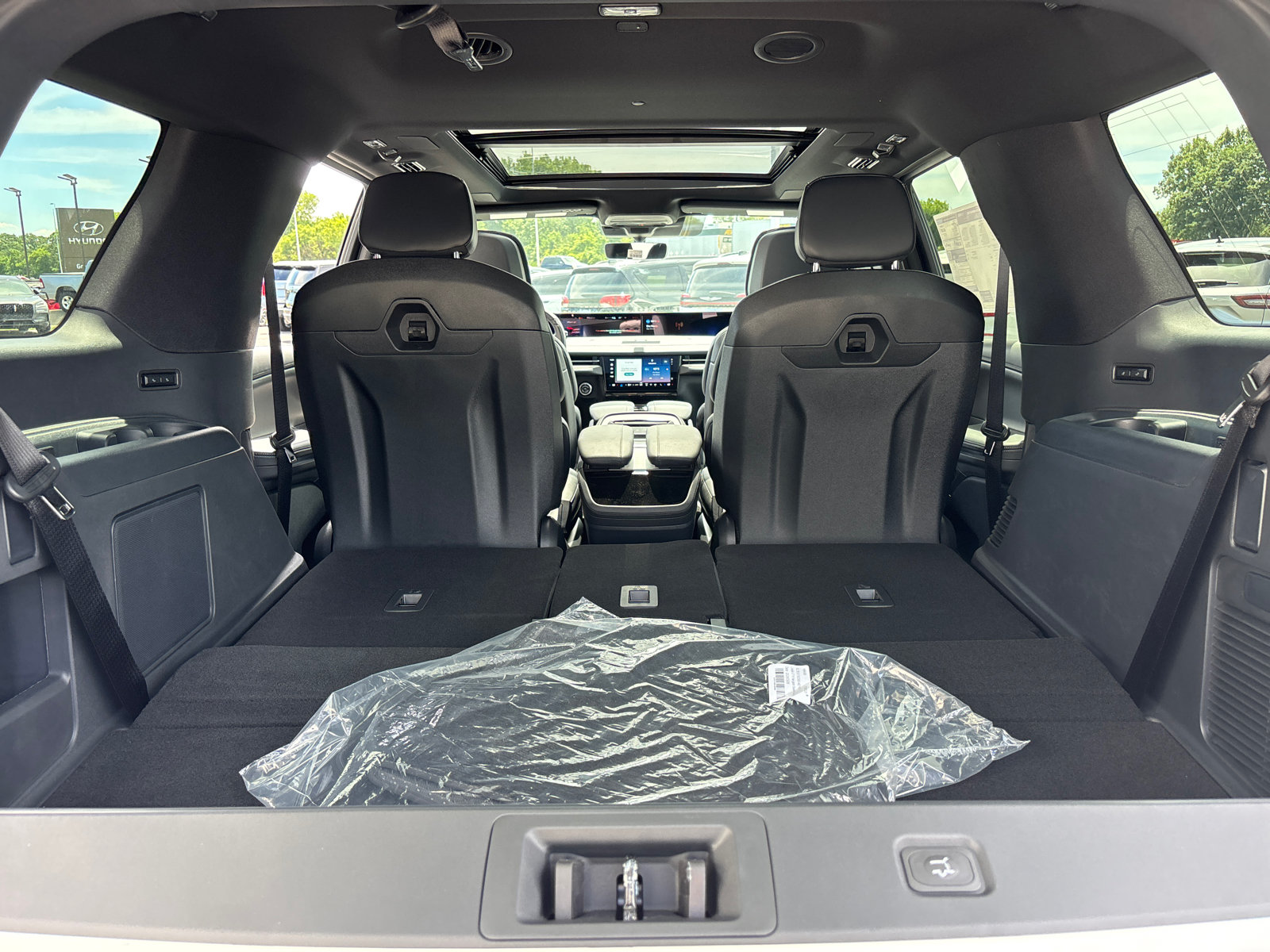 New 2026 Lincoln Navigator Reserve w/ Jet Appearance Package AWD/4WD image 9