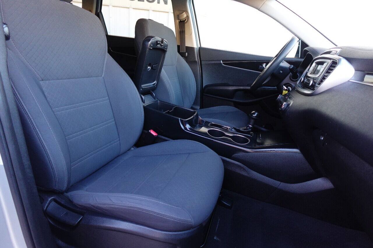 Used 2016 Kia Sorento L FWD image 11