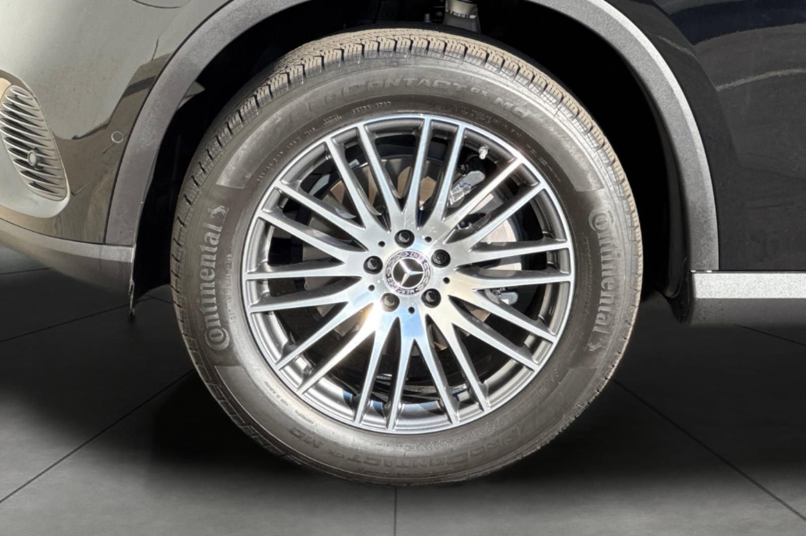 Certified 2025 Mercedes-Benz GLC 300 image 4