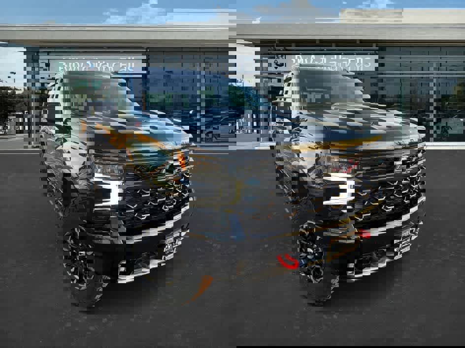 Used 2022 Chevrolet Silverado 1500 ZR2 w/ Technology Package image 2