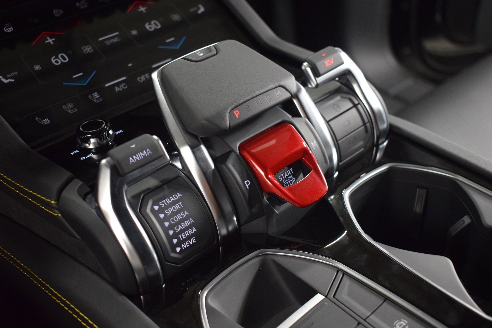 Used 2025 Lamborghini Urus SE image 34