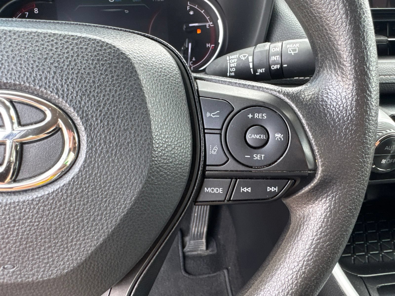 Used 2024 Toyota RAV4 XLE FWD image 19