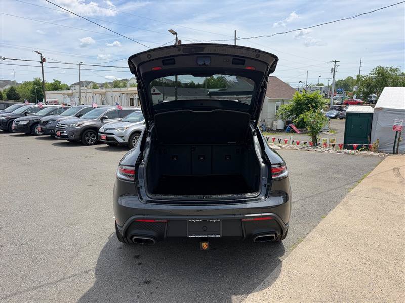 Used 2025 Porsche Macan Turbo AWD/4WD image 5