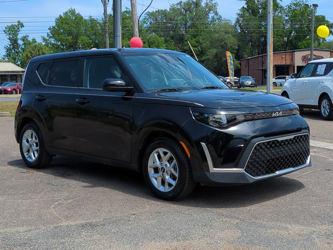 Certified 2023 Kia Soul LX w/ LX Technology Package FWD image 3