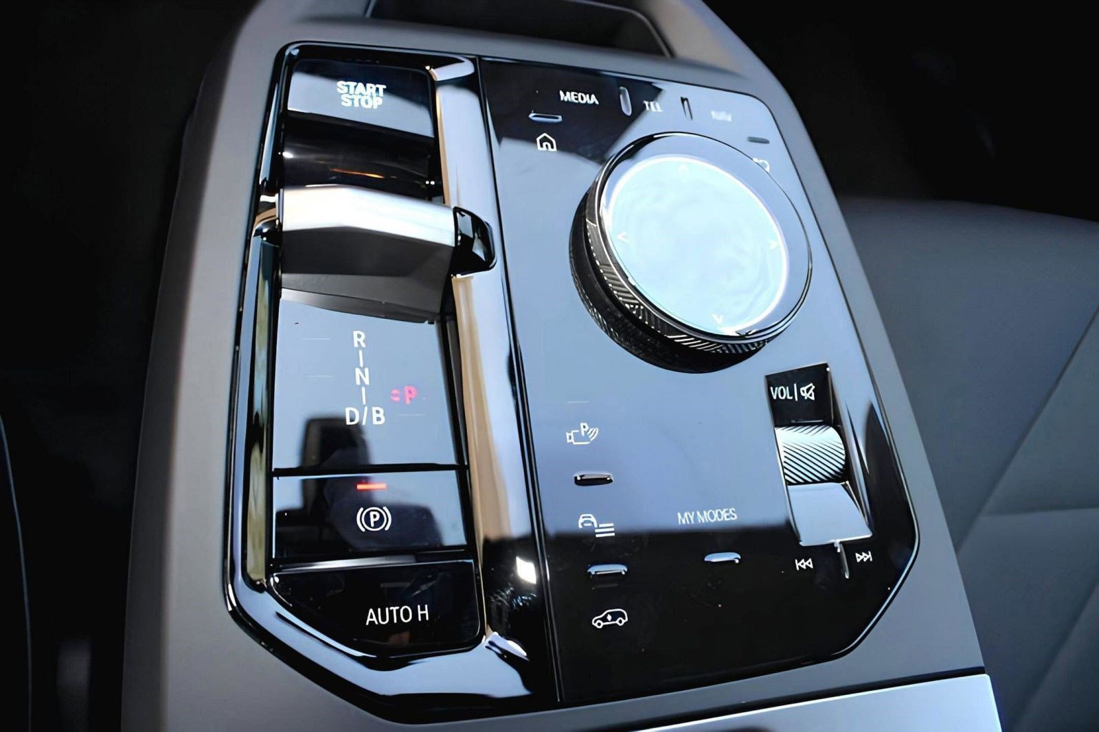 Used 2025 BMW iX M60 image 28