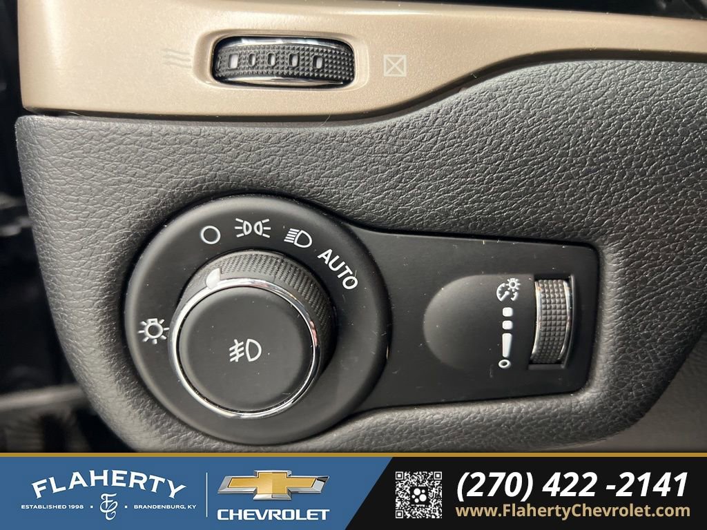 Used 2018 Jeep Cherokee Latitude w/ Altitude Package image 23