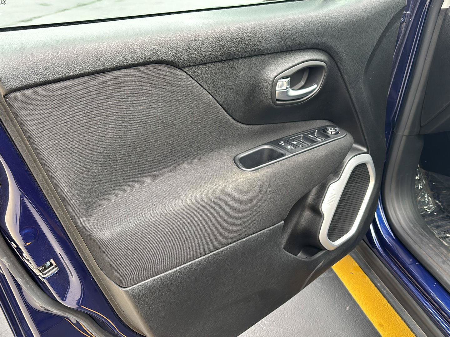 Used 2019 Jeep Renegade Sport FWD image 12