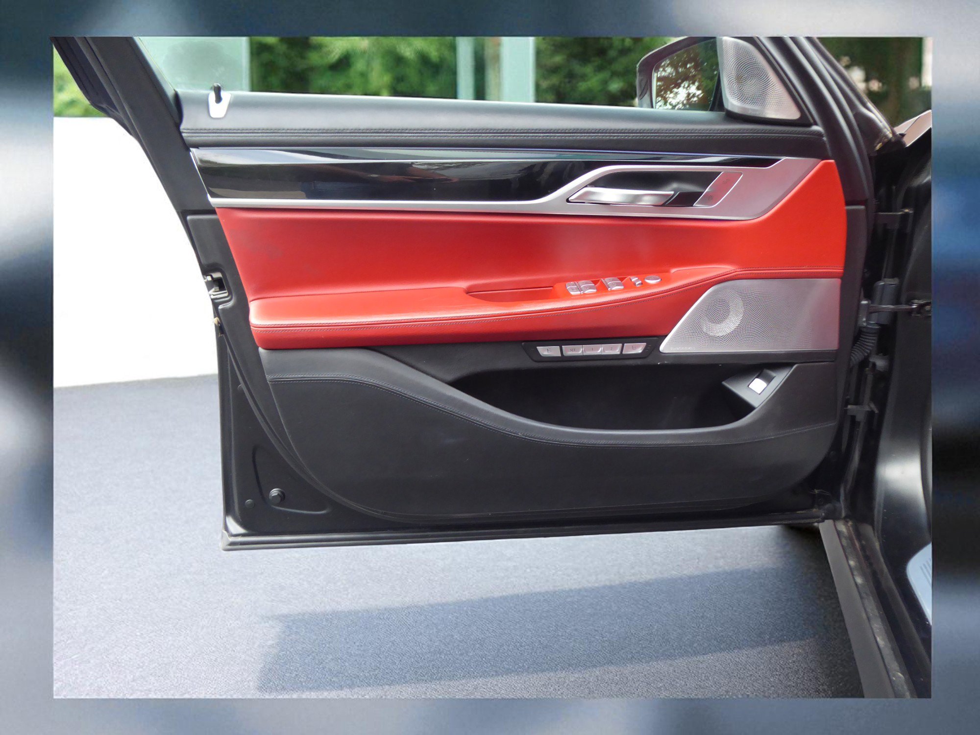 Used 2017 BMW 750i image 22