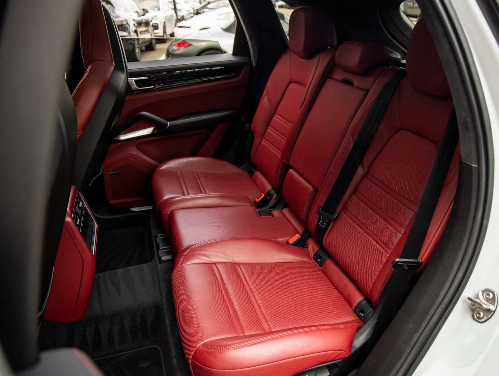 Certified 2023 Porsche Cayenne Turbo AWD/4WD image 37
