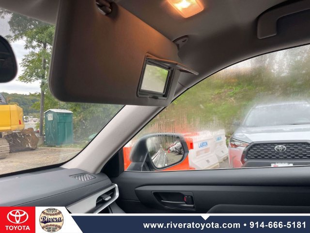 Used 2023 Toyota Highlander LE FWD image 31