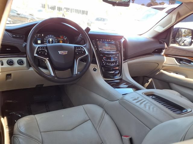Used 2017 Cadillac Escalade Premium Luxury AWD/4WD image 10