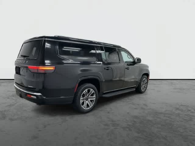 Used 2024 Jeep Wagoneer L Series II w/ Flexible Seating Group RWD image 4